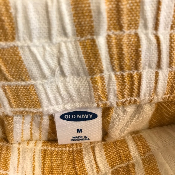 old navy shorts - Picture 3 of 3